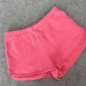 Aritzia Women's Sweat Fleece Coral Athletic perfect Fit Shorts